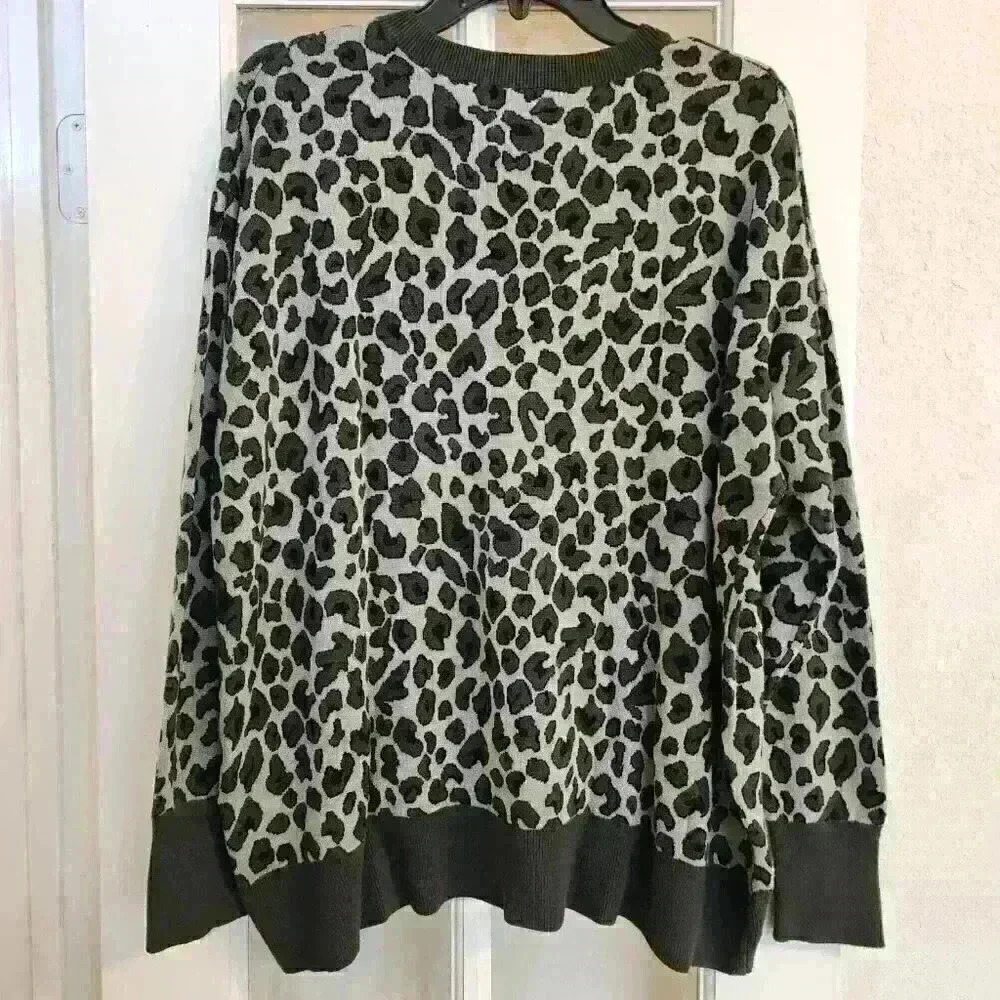 Isaac Mizrahi Women's Animal Cheetah Print Baggy Sweater XXL Fall Winter Comfy - Picture 2 of 7
